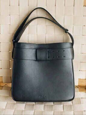Hvoya Shoulder Bag
